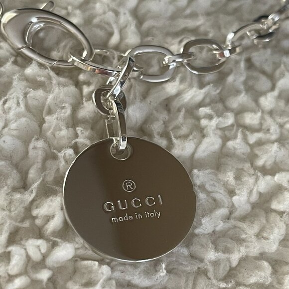 GUCCI TRADEMARK ENGRAVED .925 STERLING SILVER ROUND CHARM BRACELET NWT - Picture 3 of 11